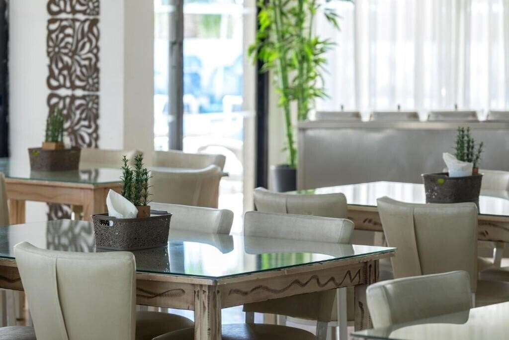 Территория Cactus Hotel 2*