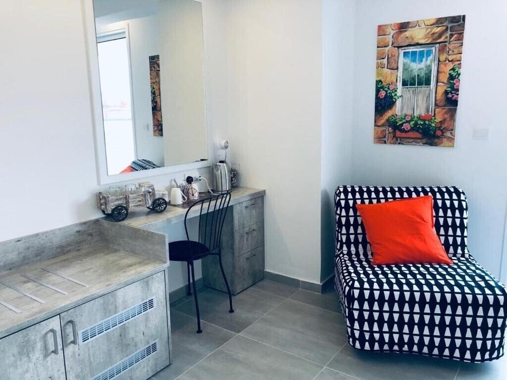 Фотографія White 11 3*