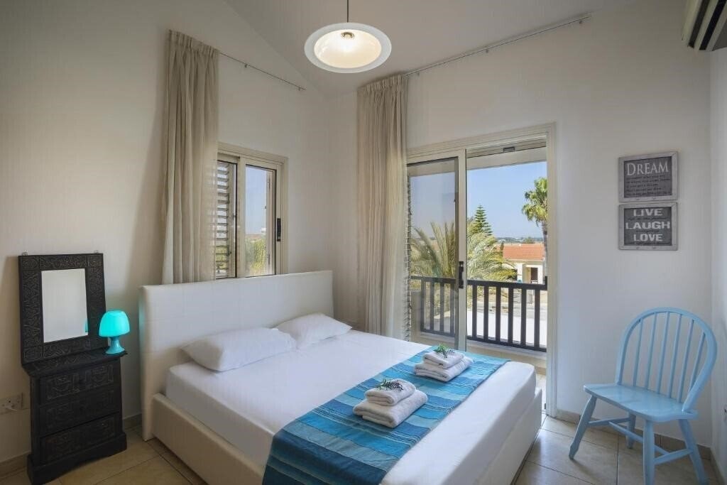 Территория Meneou Villas 4*