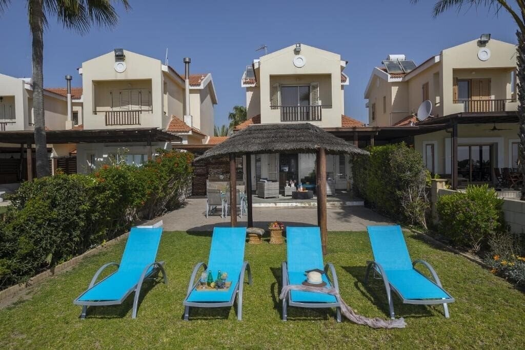 Панорама Meneou Villas 4*