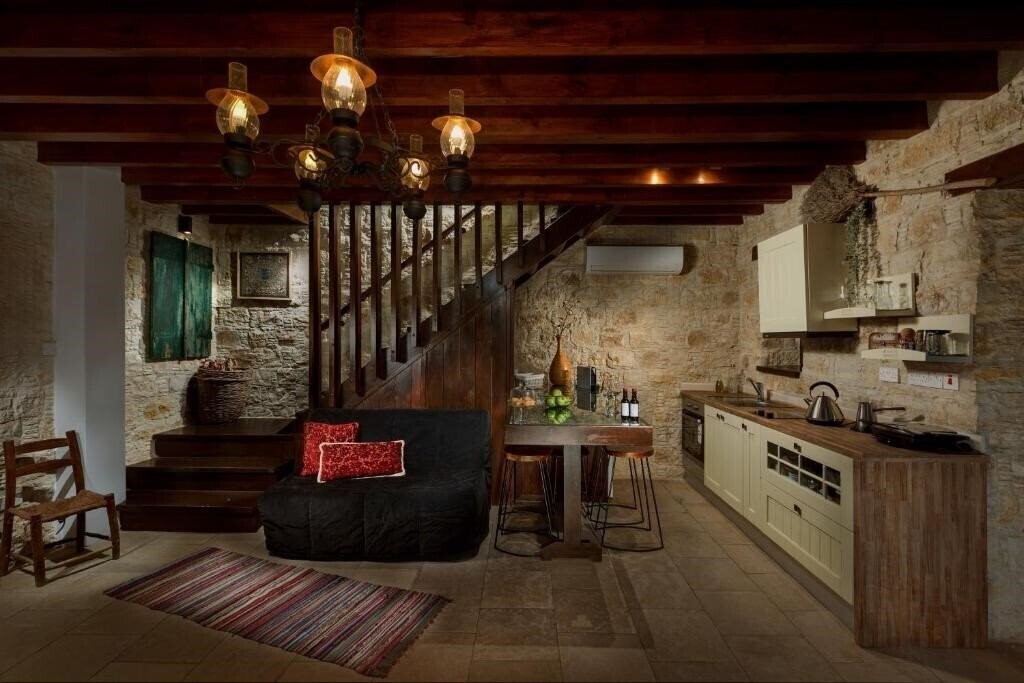 Апартаменти Oinoessa Traditional Boutique Houses 3*