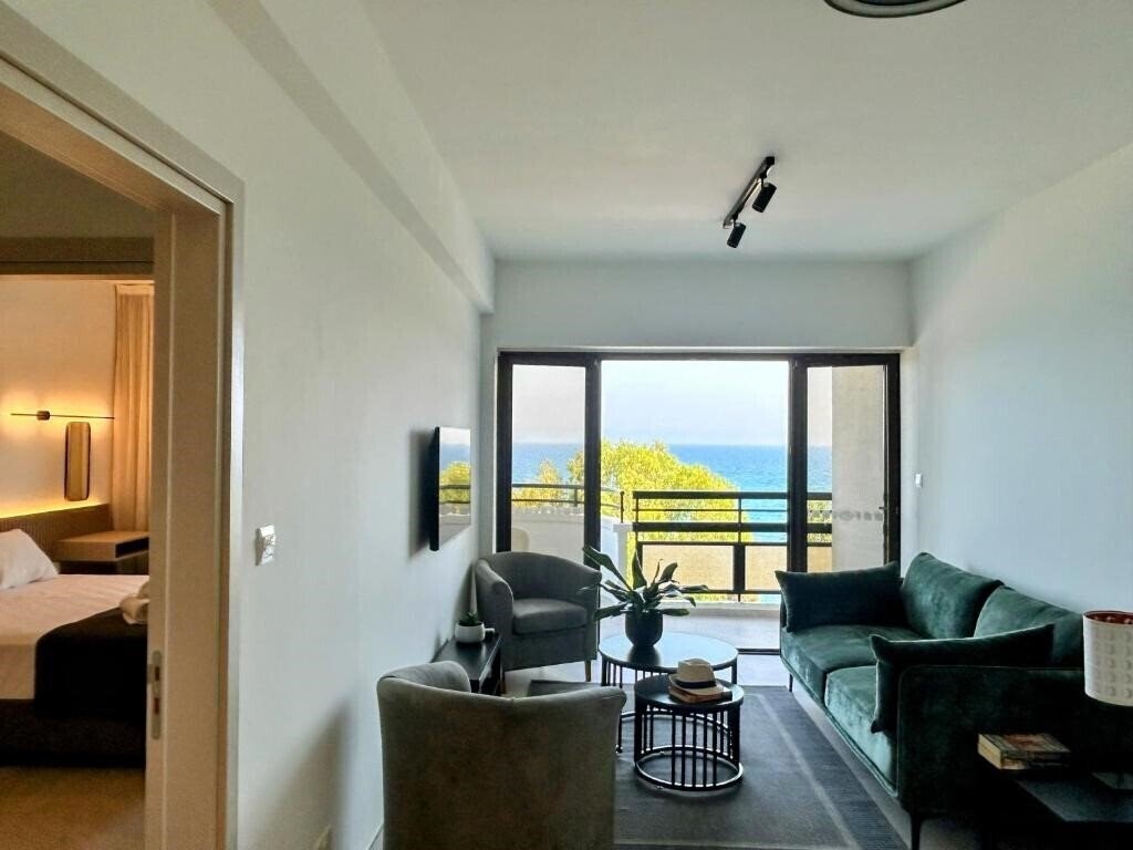 Готель Pigeon Beach Hotel Apartments 2*