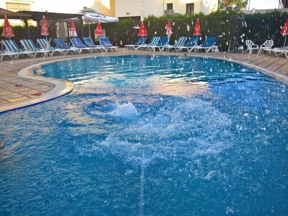 Зображення Pigeon Beach Hotel Apartments 2*