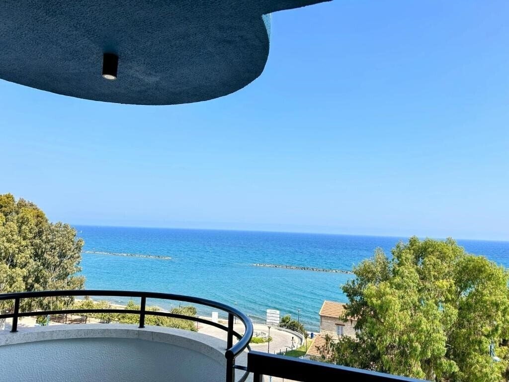 Вид Pigeon Beach Hotel Apartments 2*