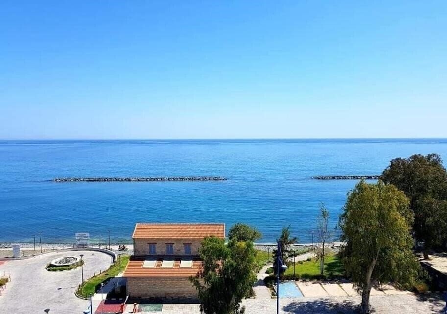 Фотографія Pigeon Beach Hotel Apartments 2*