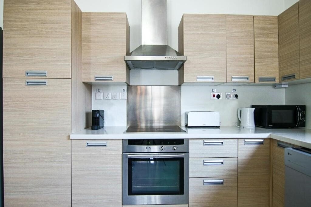 Панорама Phaedrus Living: City View Luxury Flat Harbour 03 4*