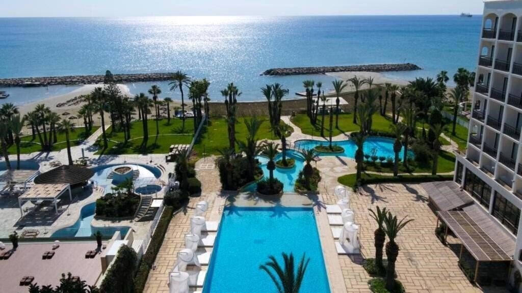 Отель Sandy Beach Hotel & SPA 4*