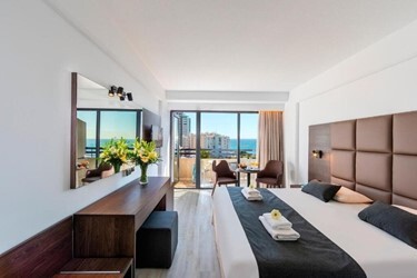 Отель Navarria Hotel 3*
