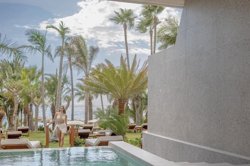 Панорама Amathus Beach Hotel 5*