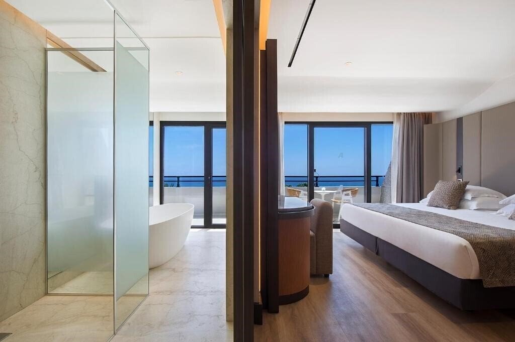 Вид Amathus Beach Hotel 5*