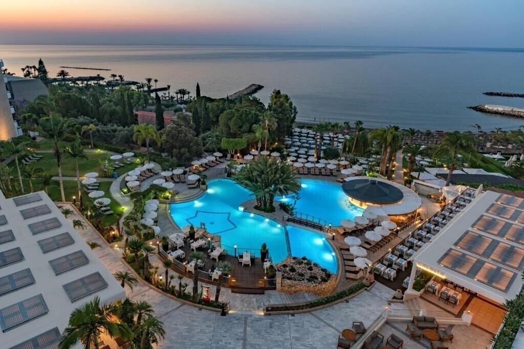 Готель Mediterranean Beach Hotel 4*