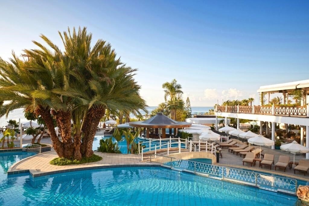 Територія Mediterranean Beach Hotel 4*