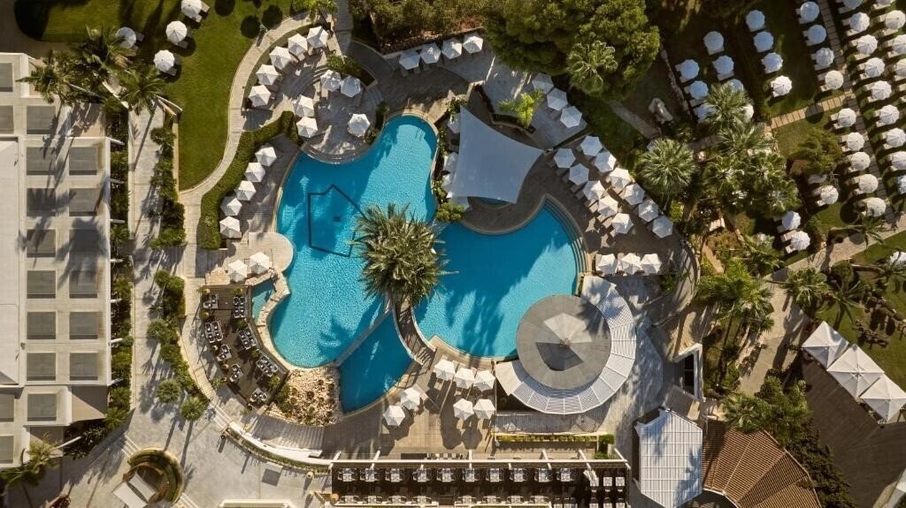 Территория Mediterranean Beach Hotel 4*