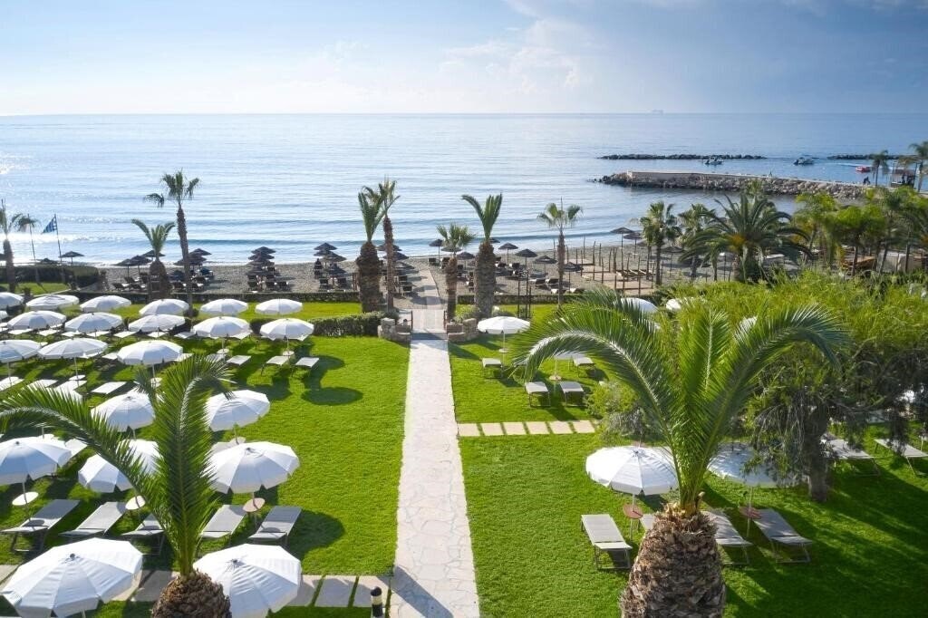 Панорама Mediterranean Beach Hotel 4*