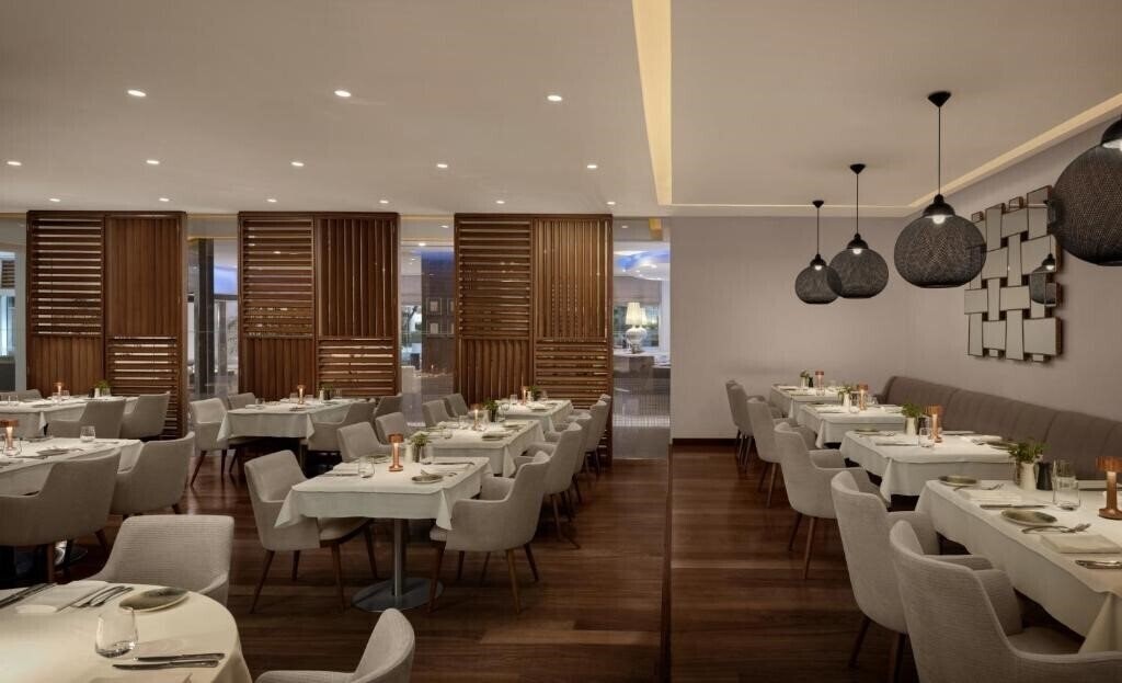 Панорама Mediterranean Beach Hotel 4*