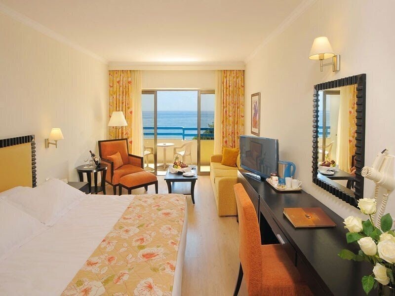 Панорама Elias Beach Hotel & Country Club 4*