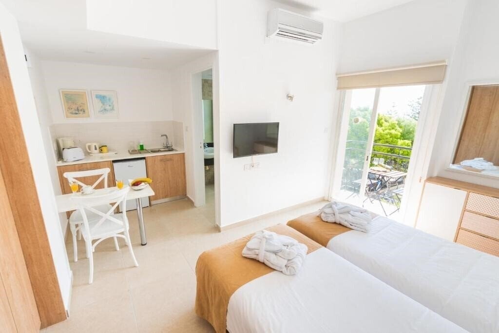 Готель Chrielka Suites 3*