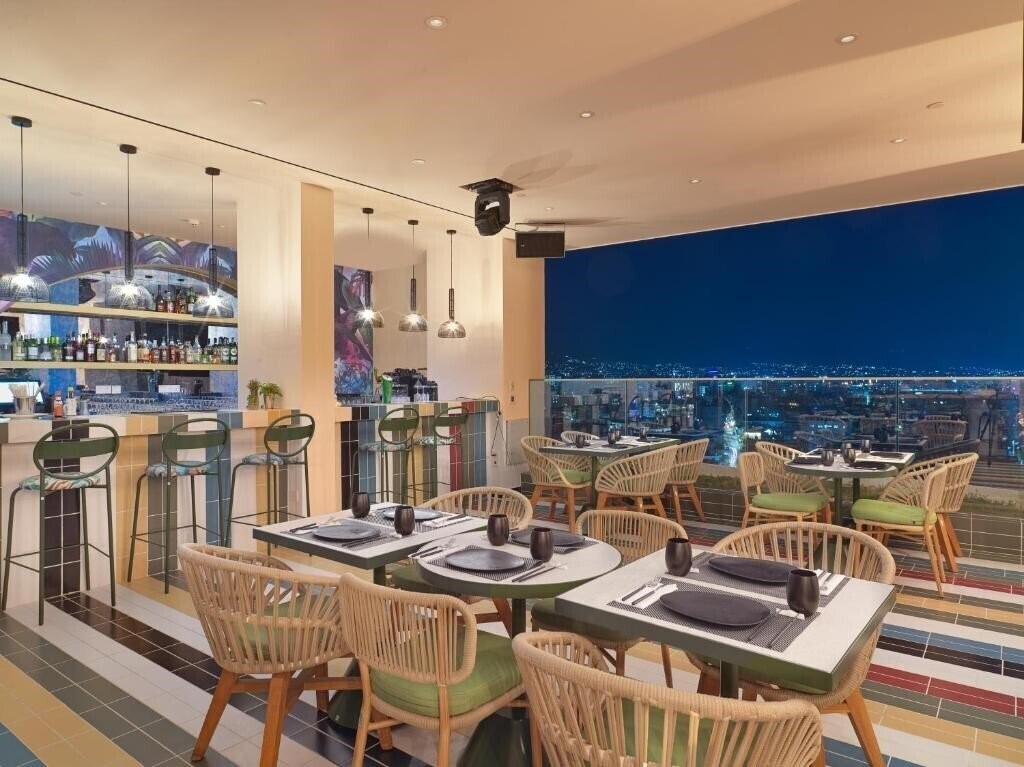 Панорама Nyx Limassol By Leonardo 4*