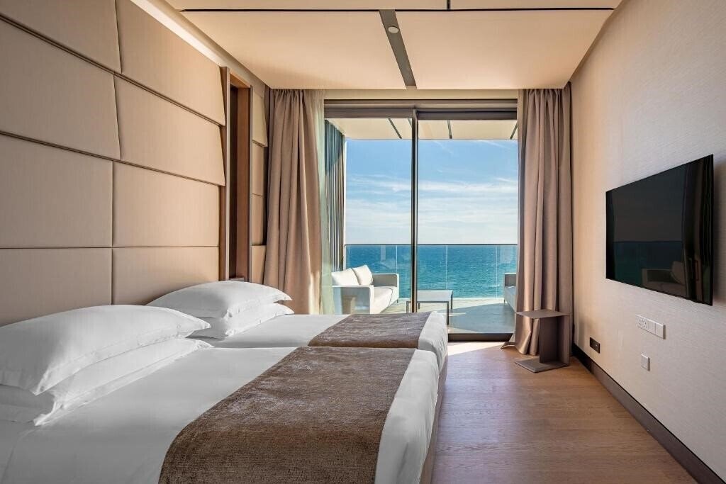 Апартаменти Amathus Residences 5*