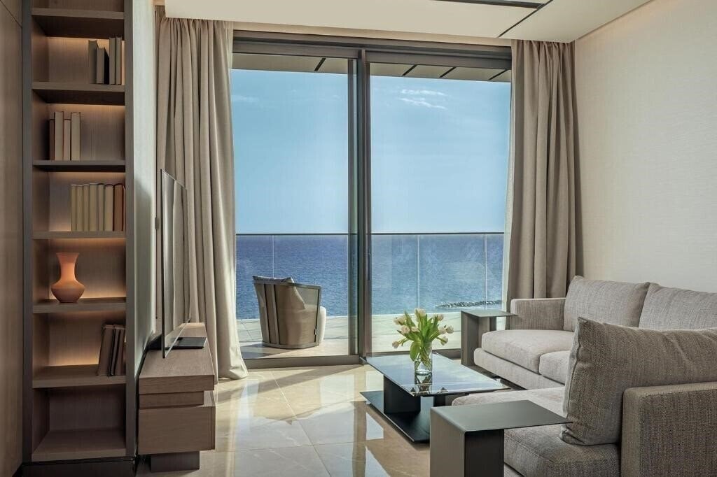 Панорама Amathus Residences 5*