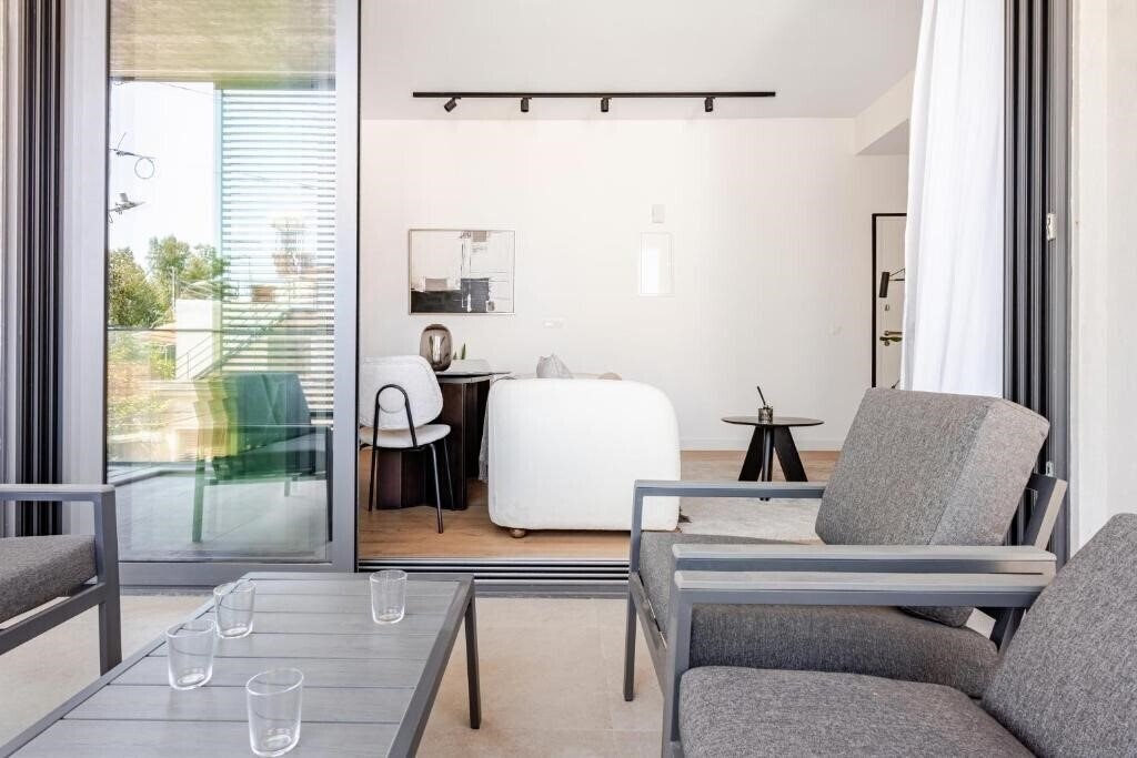 Изображение Yamas Urban Living Sunny Pool Penthouse 4*