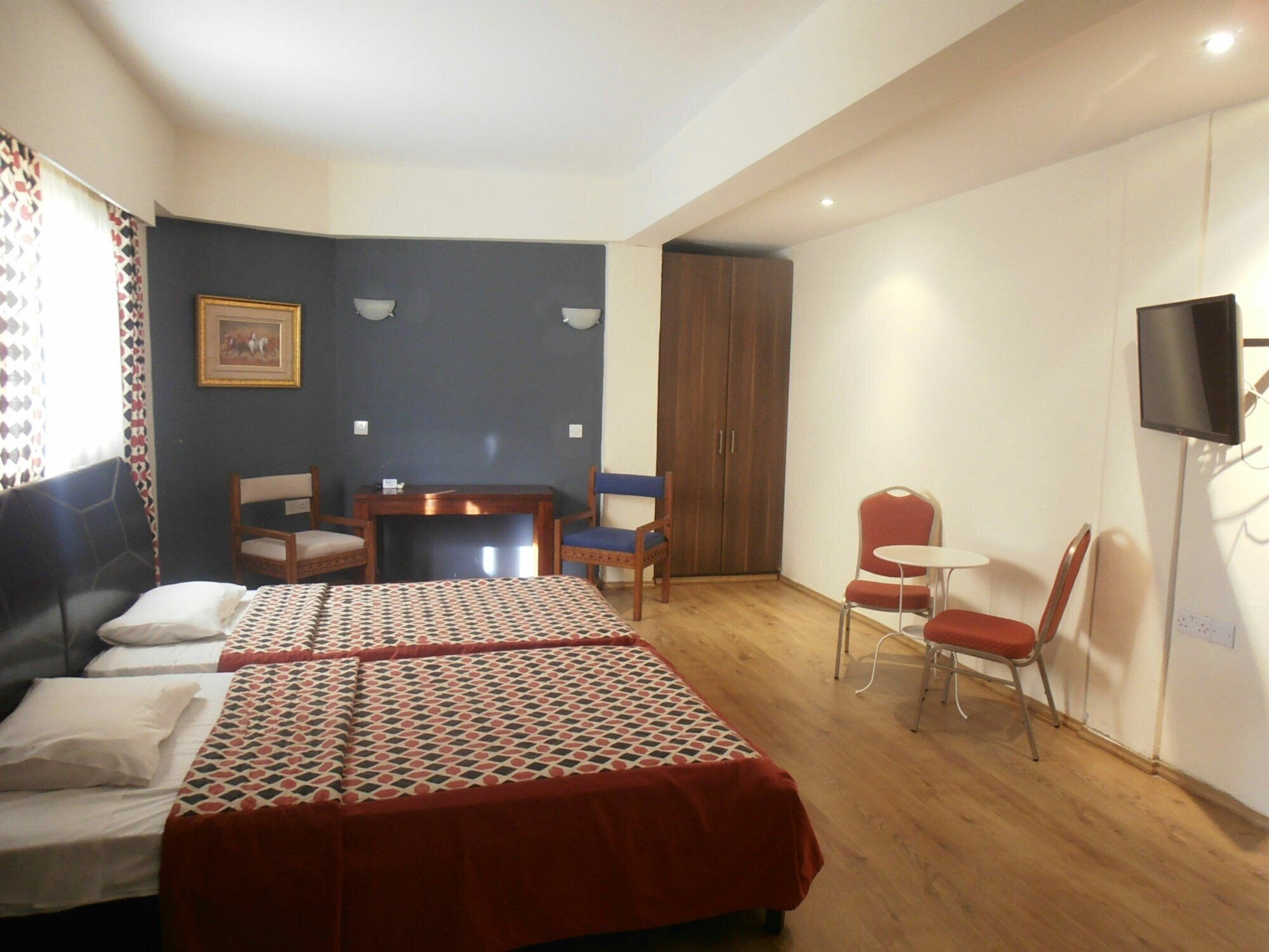 Панорама Executive Suites 3*