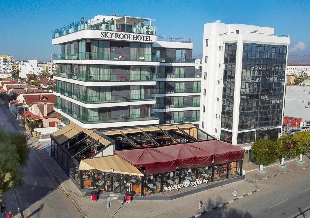 Готель Sky Roof Hotel 3*