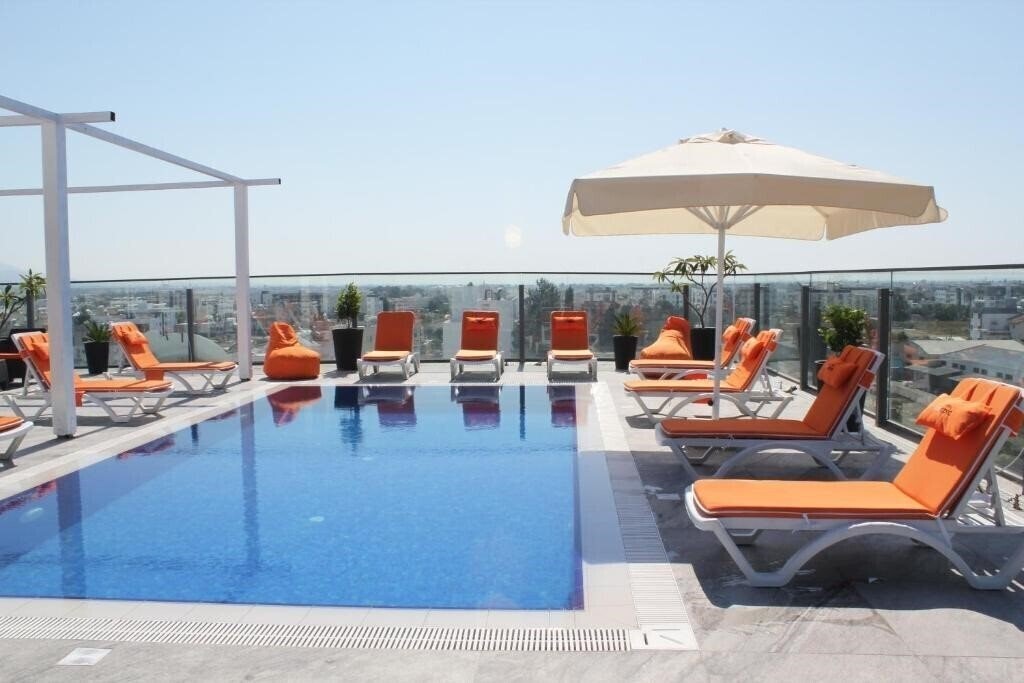 Апартаменти Sky Roof Hotel 3*