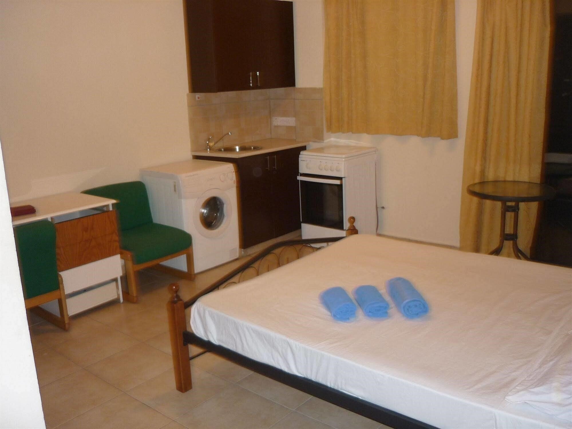 Фотографія Tseri Budget Residences 3*