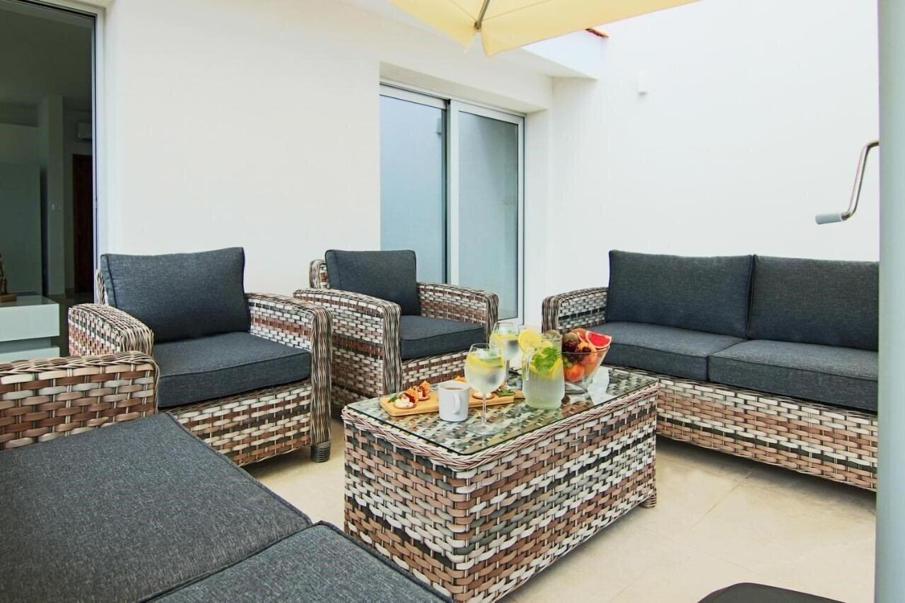 Вид Phaedrus Living: Luxury Villa Ellison 4*