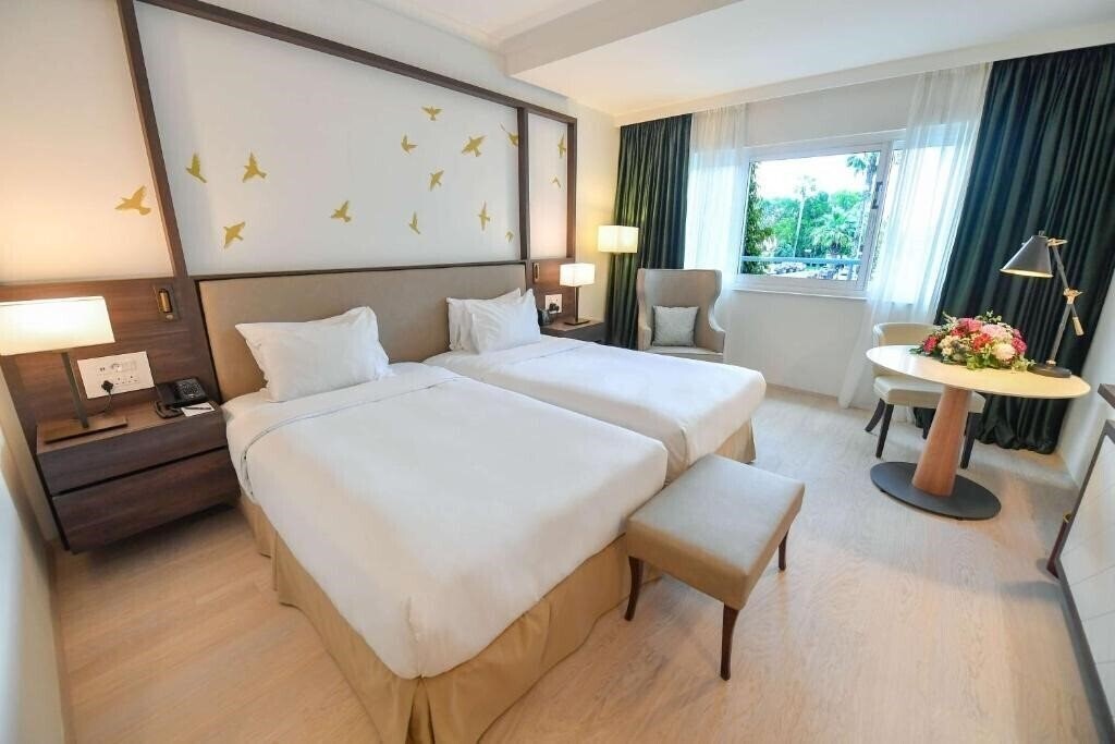 Територія Hilton Park Hotel 4*