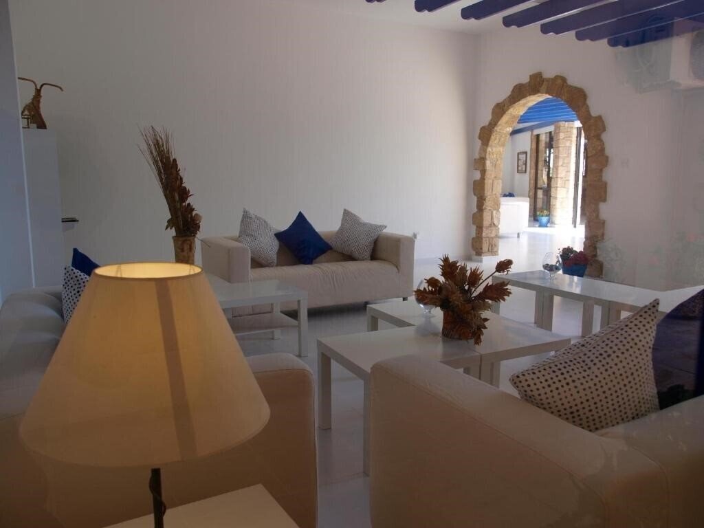 Апартаменти Hilltop Gardens Hotel Apartment 3*