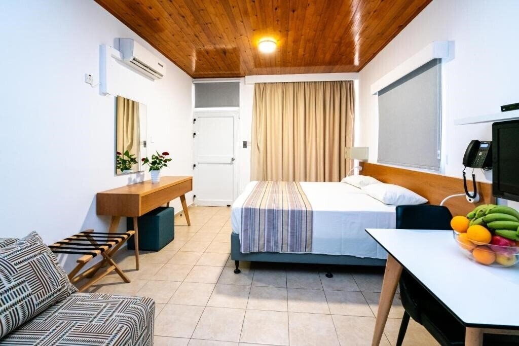 Апартаменти Helios Bay Hotel Apts 3*