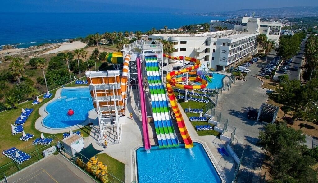 Готель Leonardo Laura Beach & Splash Resort 4*