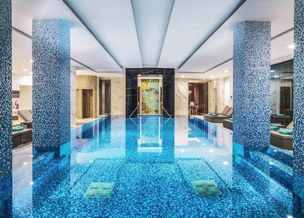 Апартаменти Amavi Hotel Paphos 5*