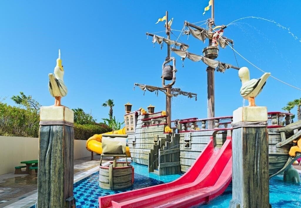 Территория Leonardo Cypria Bay 4*