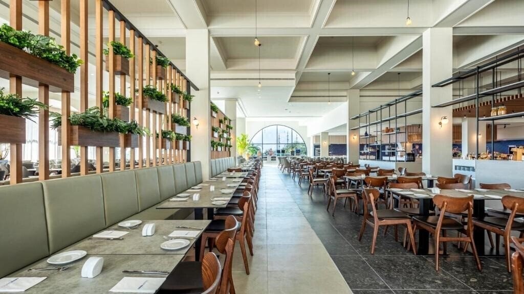 Територія Louis Phaethon Beach 4*