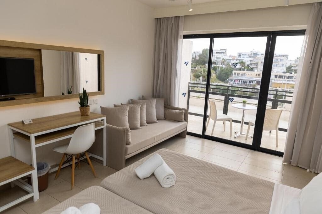 Апартаменти Venus Beach 5*