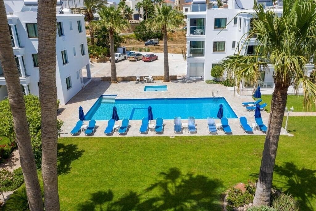 Панорама Rododafni Beach Apartments & Rododafni Holiday Villas 3*
