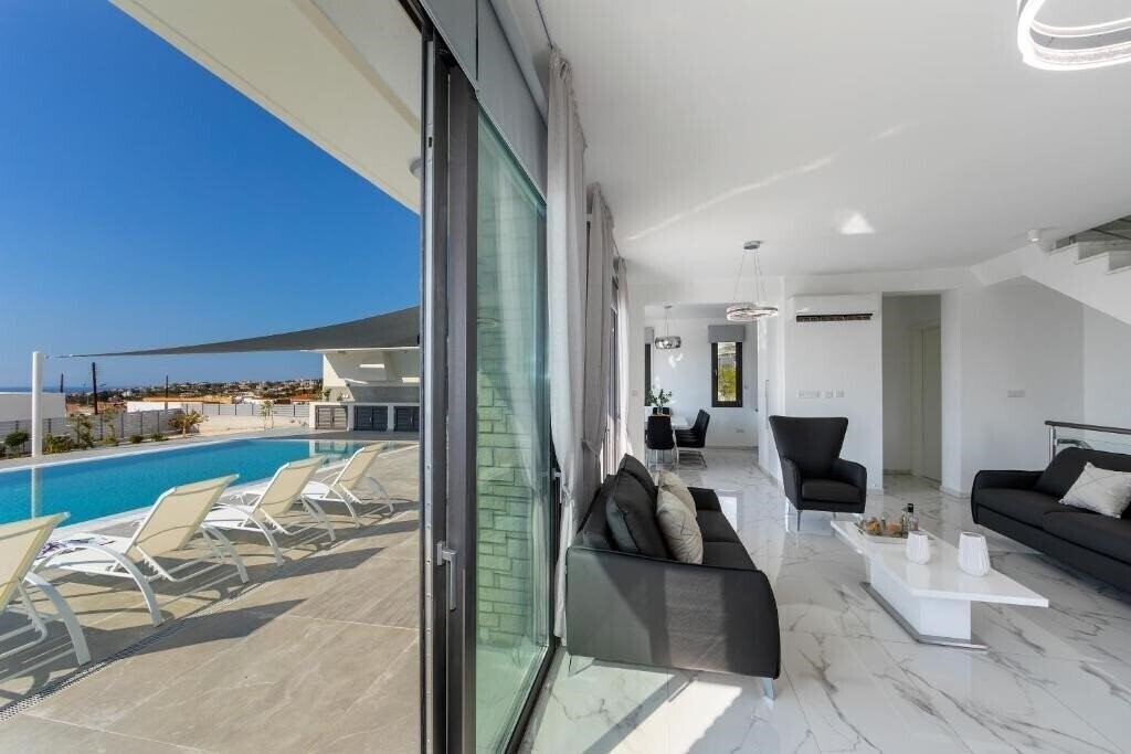 Территория Villa Andromeda Sea Caves 4*