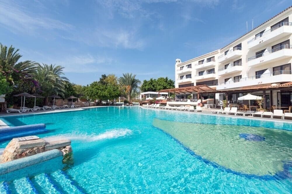 Отель Paphos Gardens Apartments 4*