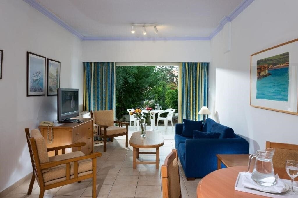 Апартаменти Paphos Gardens Holiday Resort 3*