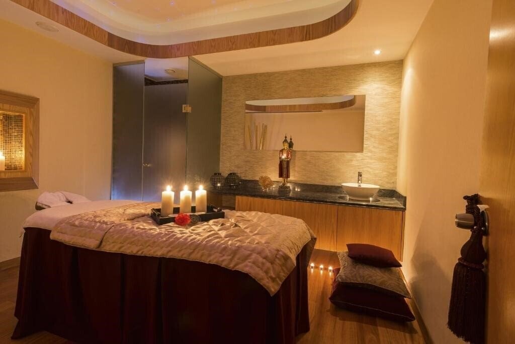 Вид Constantinou Bros Athena Beach Hotel 4*
