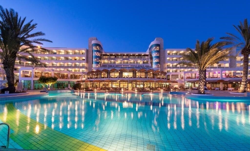 Территория Constantinou Bros Athena Beach Hotel 4*