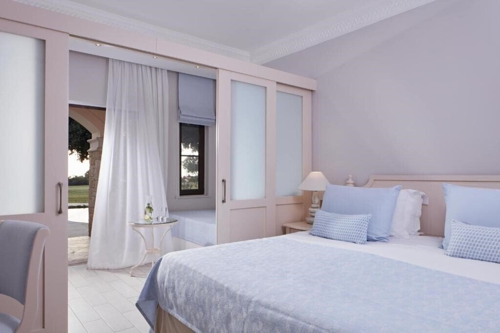 Вид Aphrodite Hills Resort 5*