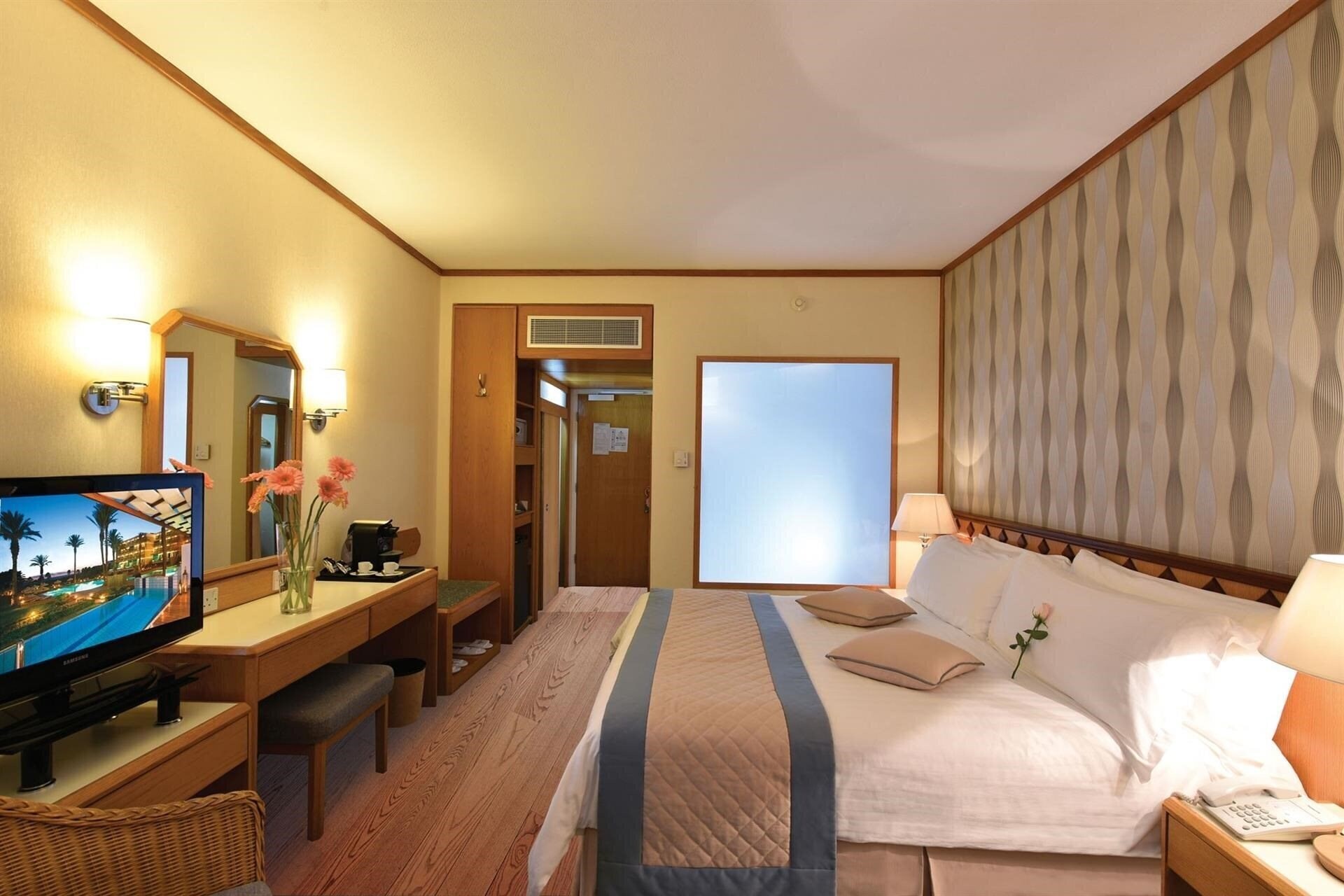 Панорама Constantinou Bros Pioneer Beach Hotel 4*