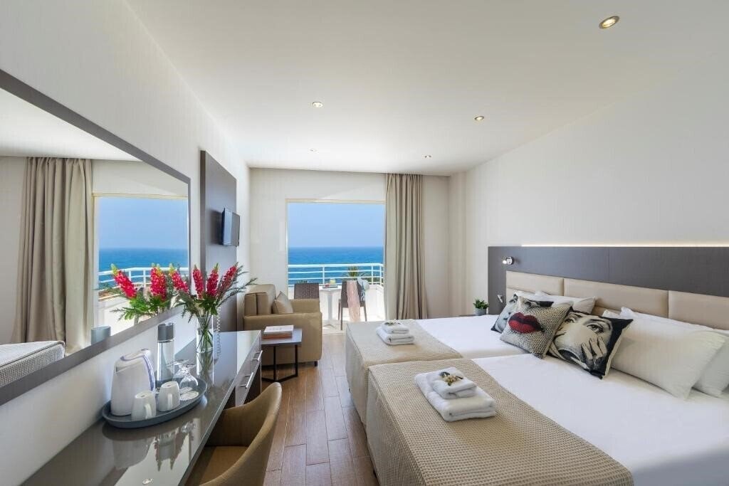 Фотография Queens Bay 3*