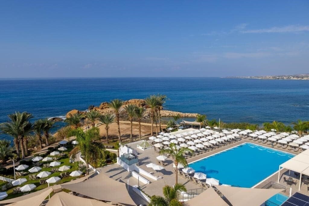 Панорама Queens Bay 3*