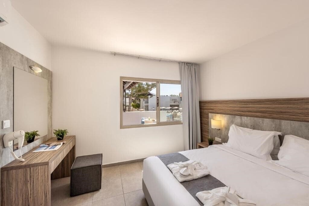 Територія Kapetanios Aqua Resort (ex. Aqua Sol Holiday Village) 4*