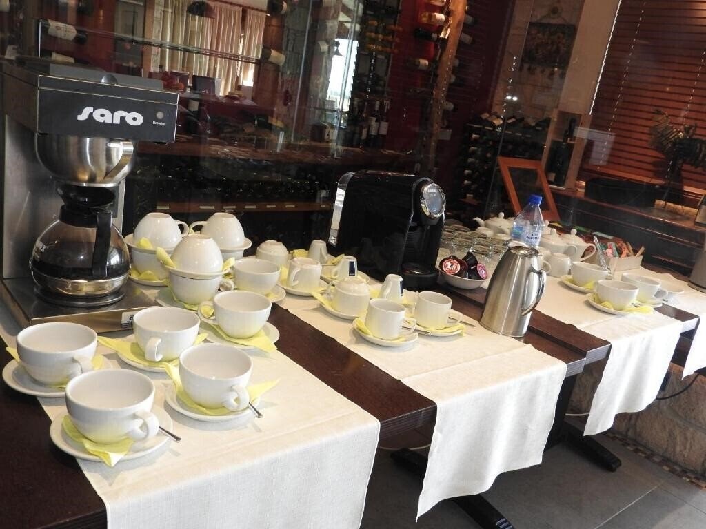 Панорама Hill View Restaurant & Apartments 3*